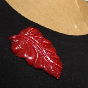 VINTAGE RED BAKELITE BROOCH